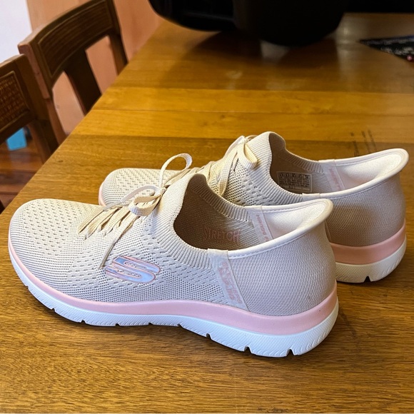 Skechers hands free slip-in sneakers - Summits - New Daily pink 8.5 NWOT - Picture 3 of 8